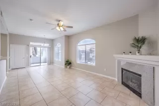 Photo #5: 2442929 Listing