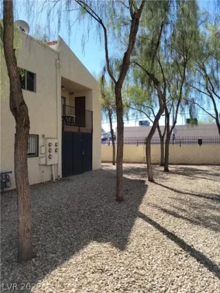 Photo #4: 2442988 Listing 