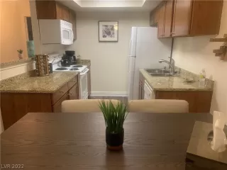 Photo #4: 2443017 Listing