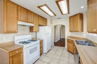 Photo #4: 2443098 Listing