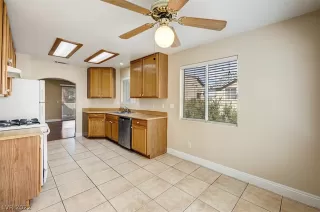 Photo #5: 2443098 Listing