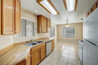 Photo #6: 2443098 Listing