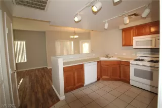 Photo #2: 2443122 Listing 