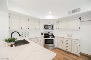 Photo #1: 2443139 Listing 