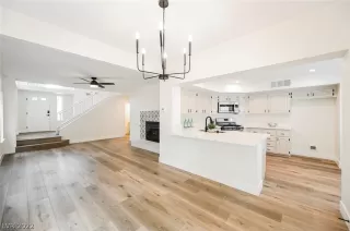 Photo #6: 2443139 Listing 