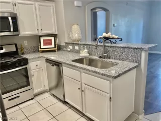 Photo #5: 2443164 Listing