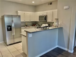 Photo #6: 2443164 Listing