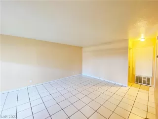 Photo #3: 2443168 Listing 