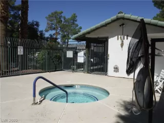 Photo #4: 2443291 Listing