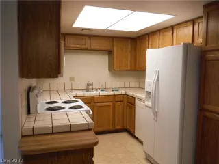 Photo #5: 2443291 Listing