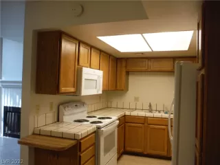 Photo #6: 2443291 Listing