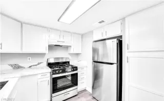 Photo #4: 2443298 Listing 