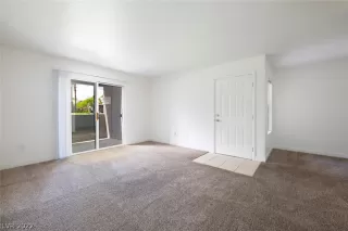 Photo #4: 2443447 Listing