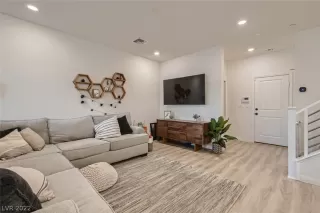 Photo #5: 2443489 Listing 