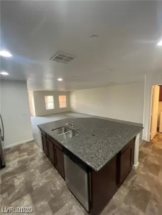 Photo #6: 2443500 Listing 