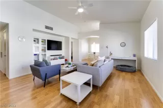 Photo #3: 2443537 Listing