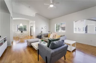 Photo #4: 2443537 Listing