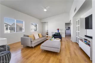 Photo #6: 2443537 Listing