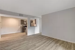 Photo #5: 2443545 Listing