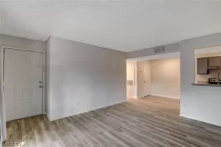 Photo #6: 2443545 Listing