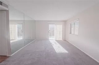 Photo #4: 2443586 Listing