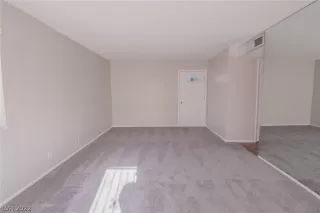 Photo #5: 2443586 Listing