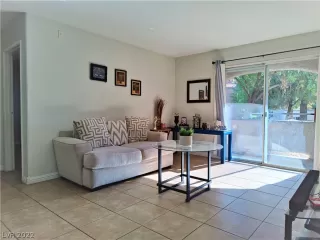 Photo #3: 2443624 Listing