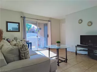 Photo #4: 2443624 Listing