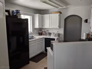 Photo #5: 2443677 Listing