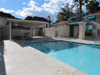 Photo #5: 2443739 Listing 