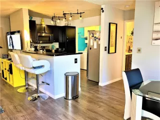 Photo #3: 2443755 Listing