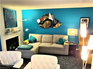 Photo #5: 2443755 Listing