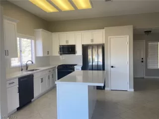 Photo #5: 2443862 Listing 