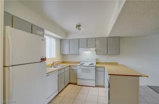 Photo #1: 2443939 Listing 