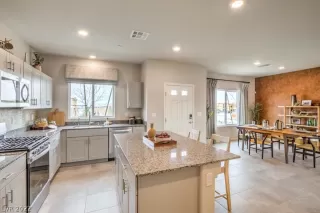 Photo #3: 2444041 Listing 