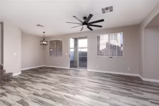 Photo #3: 2444094 Listing