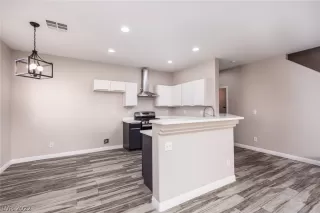 Photo #4: 2444094 Listing