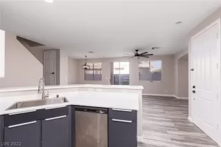 Photo #6: 2444094 Listing