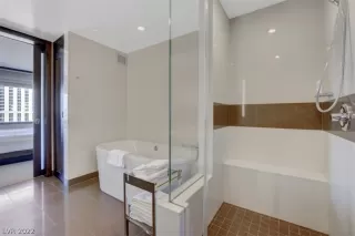 Photo #5: 2444107 Listing