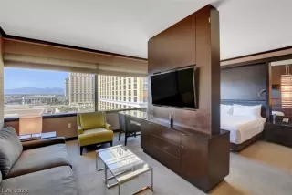 Photo #6: 2444107 Listing