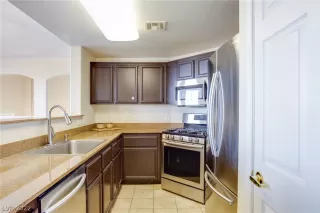 Photo #2: 2444117 Listing