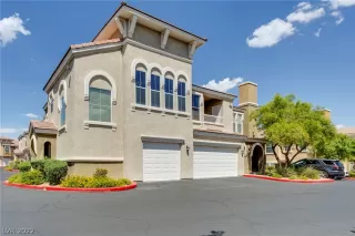 Photo #3: 2444117 Listing