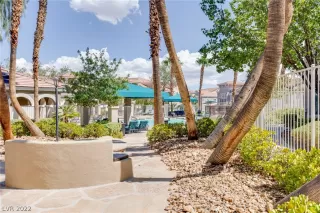 Photo #4: 2444117 Listing