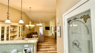 Photo #6: 2444118 Listing 