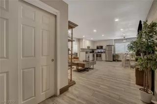 Photo #6: 2444133 Listing