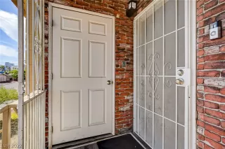 Photo #4: 2444158 Listing 