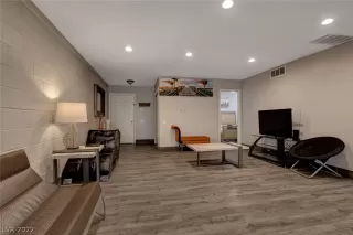 Photo #6: 2444158 Listing 