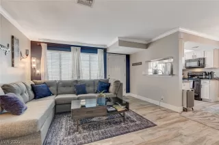 Photo #4: 2444160 Listing