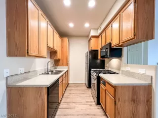 Photo #5: 2444225 Listing