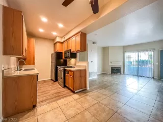 Photo #6: 2444225 Listing